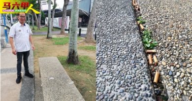 沿河走道  处处见垃圾    刘志俍：破坏甲形象