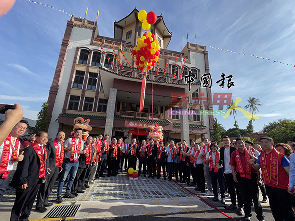 ■马六甲荥阳堂郑氏宗祠新厦落成，周五（6日）举行开幕仪式，场面盛大、隆重。