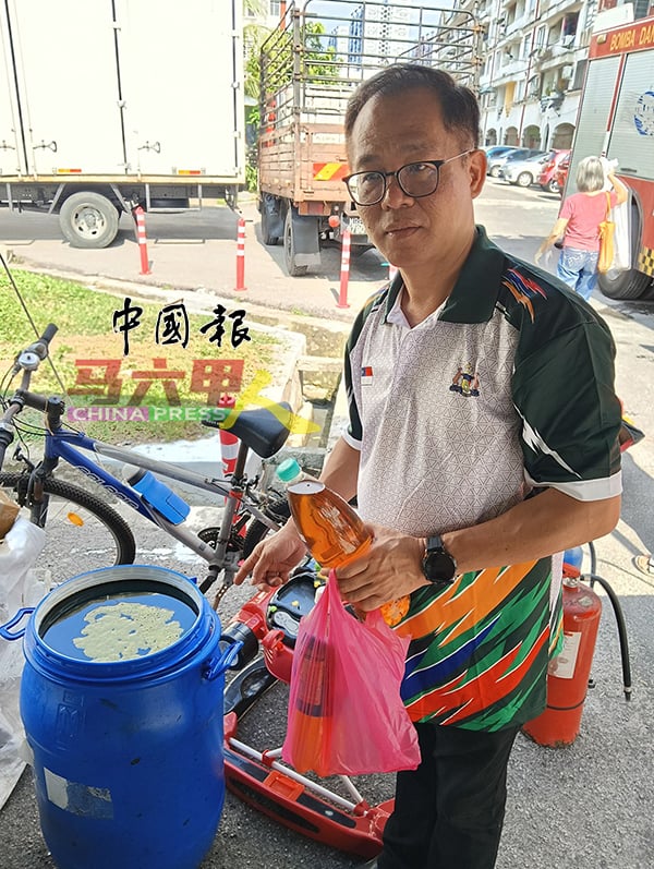 刘志俍鼓励民众响应可循环垃圾回收运动，包括食用油也可回收。