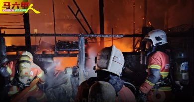 甲市2半砖屋火灾 2人灼伤  1人呼吸困难