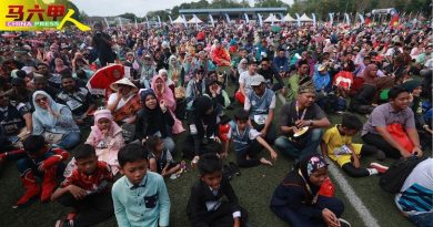 穿特别服装    携老带幼 1万人参与鲁容国际文化跑