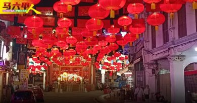 大红灯笼  发财貔貅  秦淮灯  甲骨文 鸡场街装饰引慕名打卡