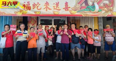 剪报头换烫金红包封 200套全送完