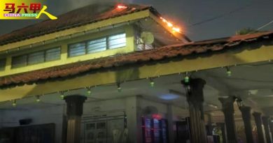祈祷室凌晨起火 屋顶天花板烧毁