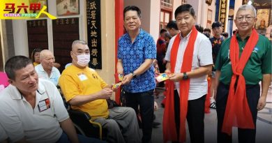海南会馆孝亲敬老  鸡饭招待乐龄乡亲