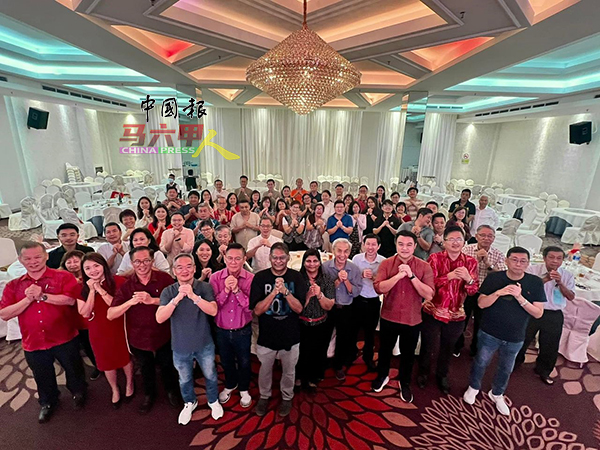 出席甲州民主行动党乙巳年“蛇全蛇美”新春中文媒体之夜的中文媒体人、行动党委员、市议员、新村发展官、村长及乡理会主席等。