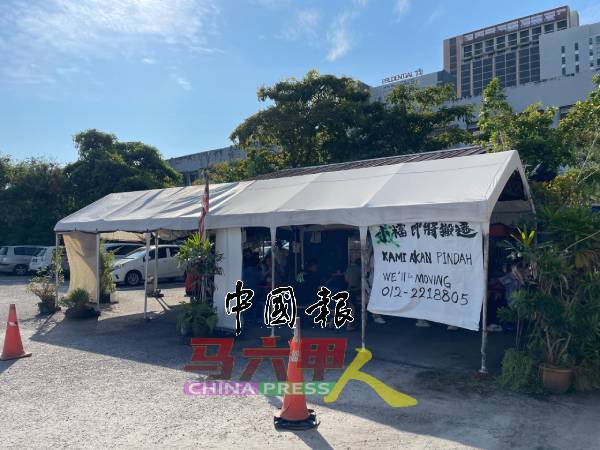 粥品及云吞面摊档小贩在香料园一个角落,扎根了10年,惟为了让路发展,将在2025年3月前搬迁,各奔前程。
