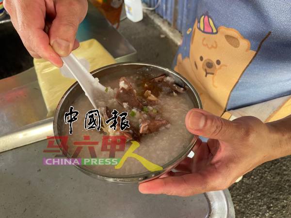 一碗热腾腾的粥,暖了无数人的胃。