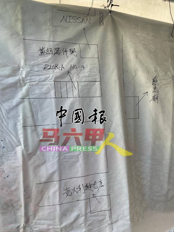 未免顾客混淆,老板手绘地图,让顾客一目了然知道新店铺位置。