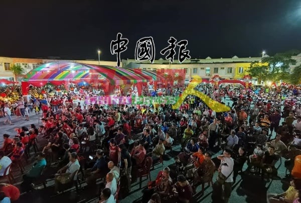 2024年格西当州选区，于玛琳美食镇举行新春团拜活动的热闹场景。