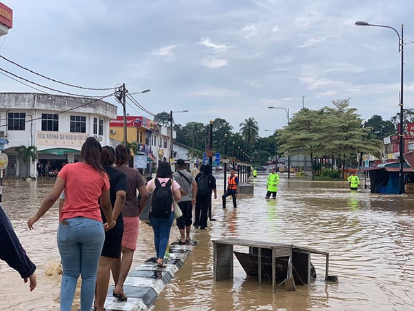 马六甲州多区预测即起至周日将持续降暴雨，低洼地区及临河地区可能会发生突发水灾。（示意图）