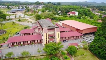长140尺 高20尺  育贤学校围墙   建好了