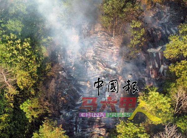 连续12小时努力灌救后,火势才完全扑灭。