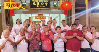 法鲁尼占捎喜 亚沙汉建油站置提款机