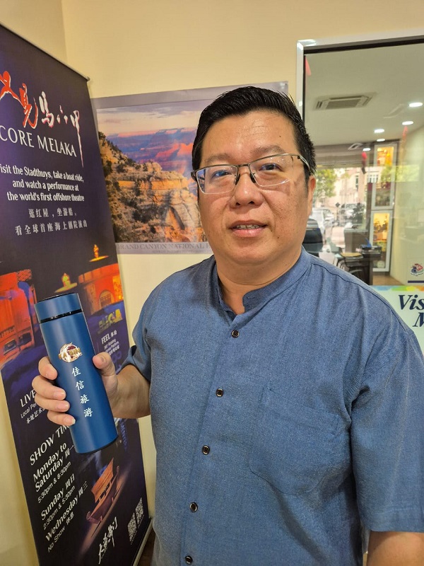 ■邓永森建议到寒冷国家旅行者,可自备保温瓶,以饮用煮过的水。