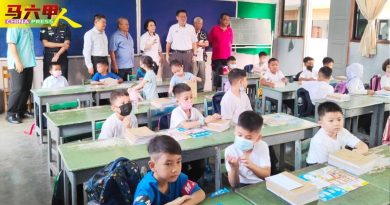 吴清华：营造多元氛围    英才小学  寻策增华裔生