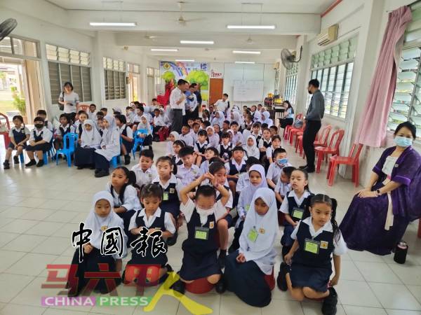 益智华小2025年学生总人数为134人，华裔生只有28名。