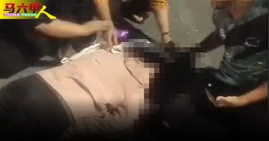 轿车忽换车道撞摩哆 共骑姐弟 跌落受伤