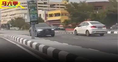 繁忙道路逆向行驶 轿车女司机接罚单