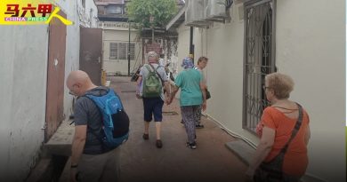 厨余排入  沟渠发臭   难为了路过游客