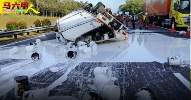 南北大道213.4公里南下 罗厘倾覆  白漆潵满地