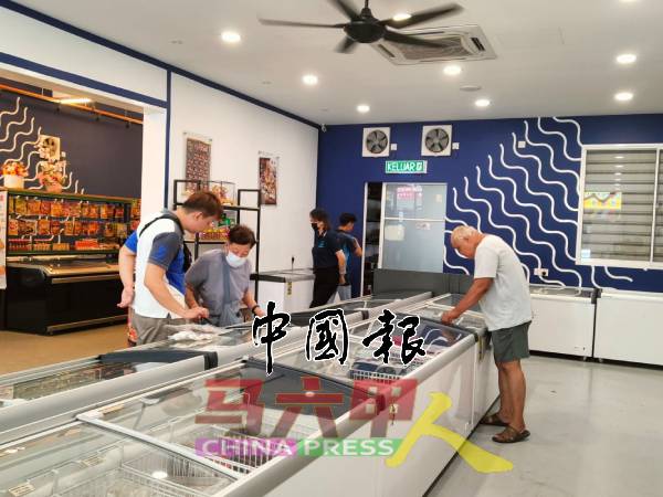 甘榜蛋促销活动为商家引来新客源,买鸡蛋也顺道购买其他商品。