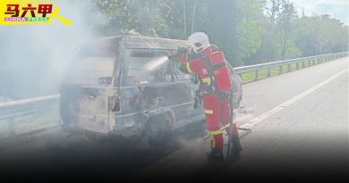 大道行驶中起火    客货车 85%烧毁