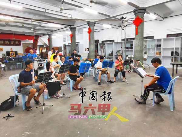 ■明星慈善社管乐队目前约15人,多是来自淡边及麻坡。