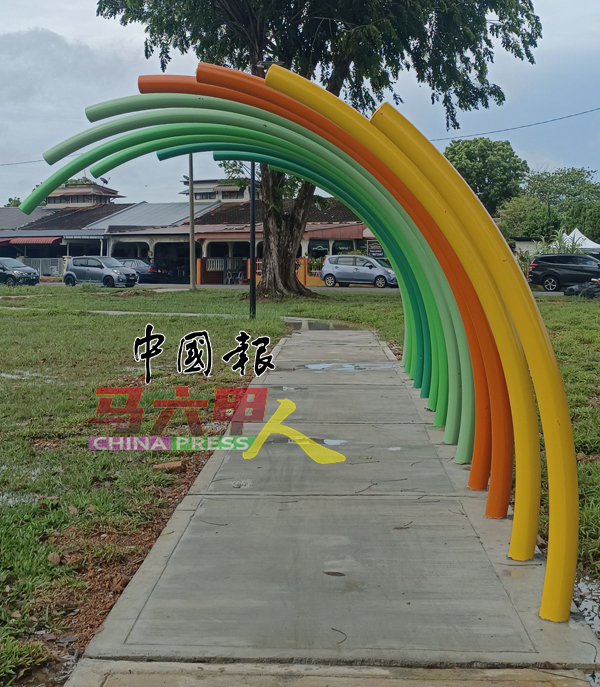 ■昌明公园也设步道设施，让社区居民前来休闲散步。