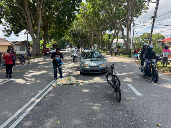 老翁骑脚车疑横越马路时不幸遭撞毙。（图警方提供）