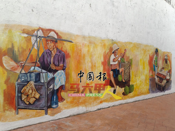 ■早期老街也有移动小贩，挑着沙爹、榴梿在街道兜售。