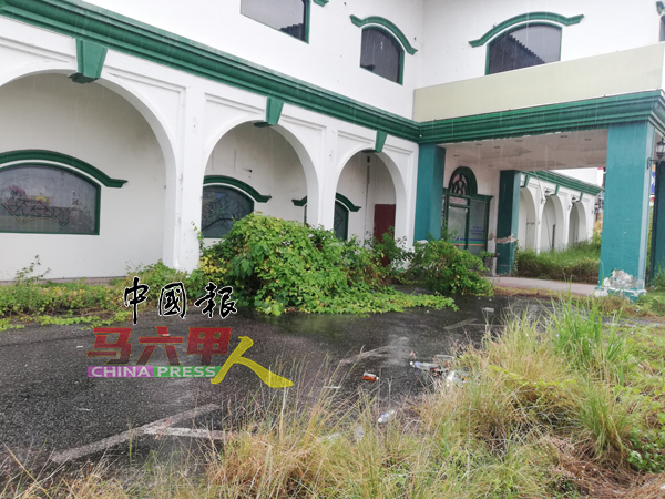 学校相信已空置和荒废超过10年。