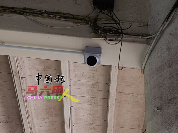 ■店面第一次货物遭偷窃后,为加强防范,就安装闭路电视。