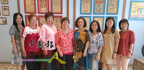 甲州马华妇女组订于6月1日举办乙巳年端午节裹粽子公开赛。左起林凤莲、何秀玲、郑淑娟、周凤兰、魏童妞、罗文珠、陈秀娘及徐月娥。