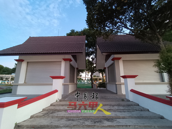 ■河岸设有新的店铺供市民摆摊经营小生意。