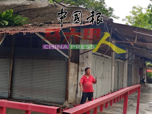 林福来整理剪除的电缆。