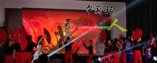 气势磅礴的武术表演，让大家眼前一亮。