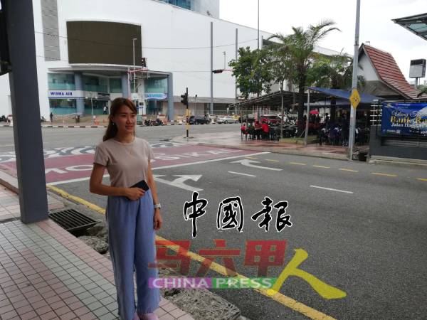 骆慧茹到经常有卡通人物或吉祥物造型装扮者出现的地点巡视。