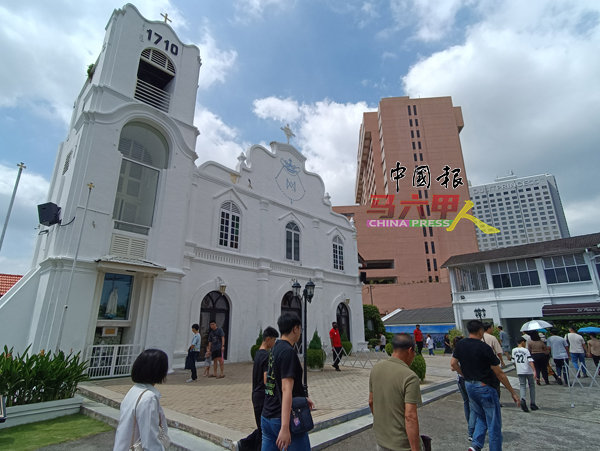 ■甲市圣彼得教堂具有315年历史,是我国最古老的天主教教堂。