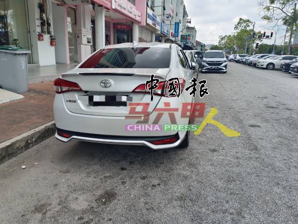 哥打拉沙马那第三期属于繁忙商业区，人流与车流密集，泊车位也有限。