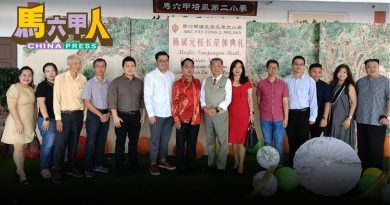 培二韩斌元校长荣休   师生欢送 场面温馨