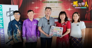 小学生日均4.2小时滑屏  吴俊兑鼓励多阅报