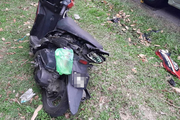 死者所骑的摩哆毁损不堪。