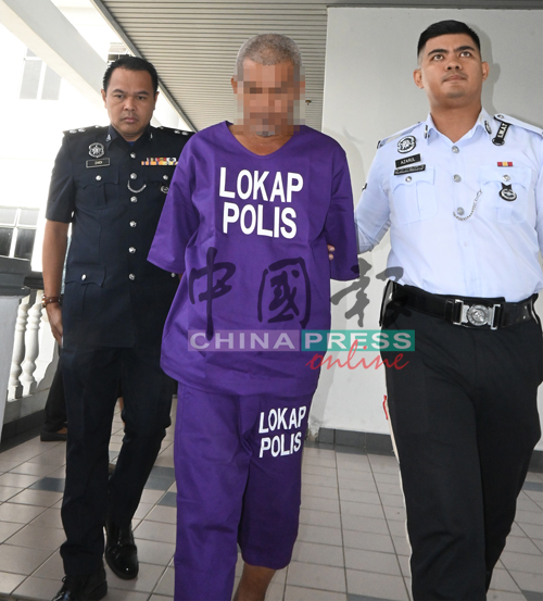 警方把洋灰搅拌罗厘司机（中）押上法庭申请延长扣留令。