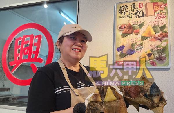 吕瑞娘自制娘惹粽、肉粽、红豆粽多款选择。