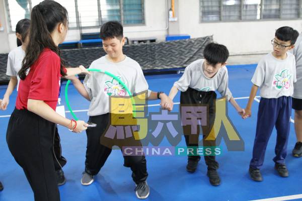 营员们在一连串跑站游戏中齐心协力,不仅欢笑连连,也展现出绝佳的团队精神与潜能。