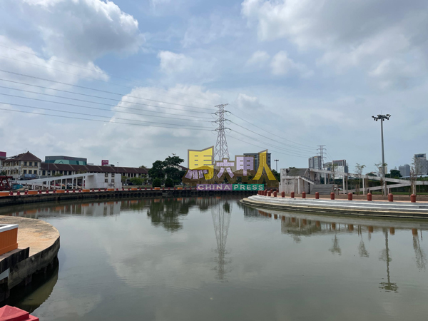 ■甲市1 Lagenda花园河畔,预计近期内将迎来跨河桥。