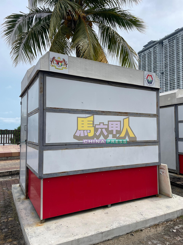 马六甲马华市议员批评甲州行动党在MyKiosk课题上,盲目地为房屋与地方政府部护航。