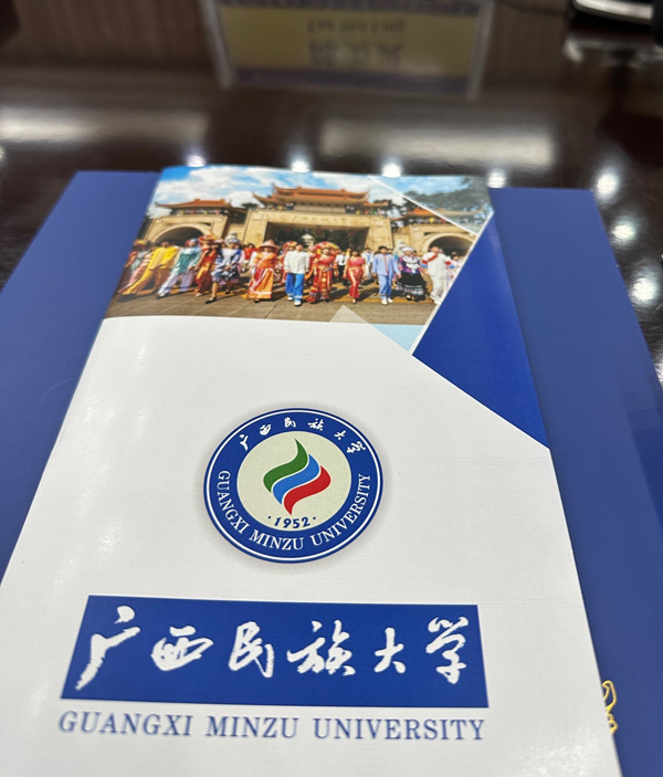 广西民族大学位于南宁,是广西著名的政府大学。
