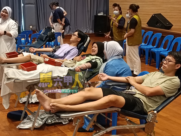 各族群民众齐聚慈济静思堂参与捐血活动,以实际行动传递爱与关怀。